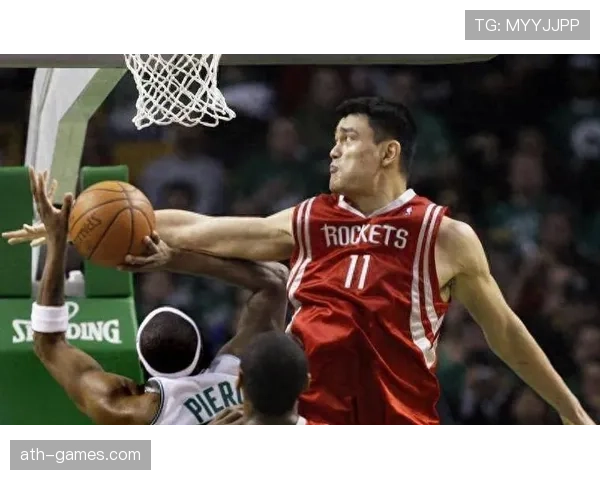 姚明内线支配力提升篮板率，拉开与同期中锋差距